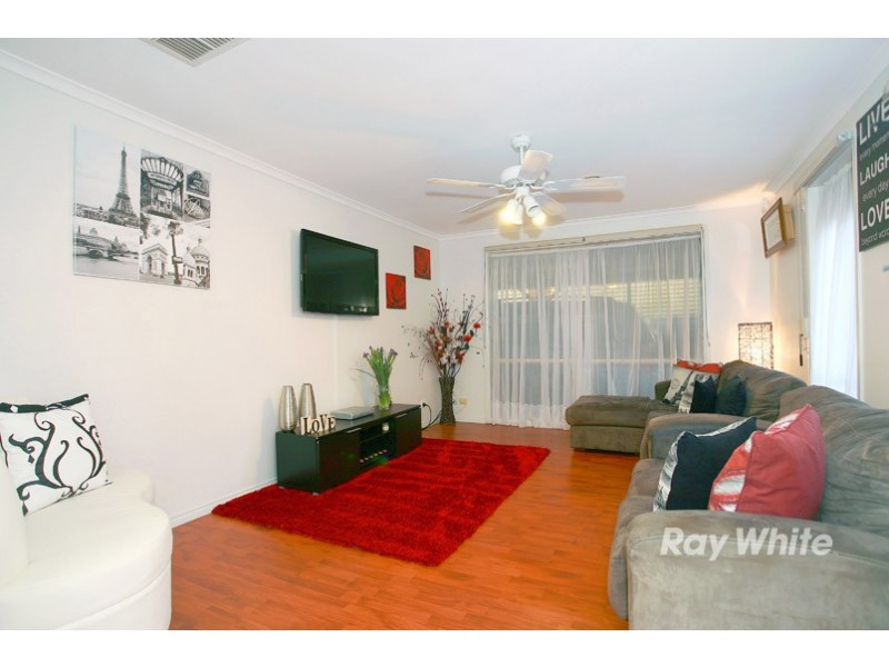 12 Bates Street, Cranbourne West VIC 3977