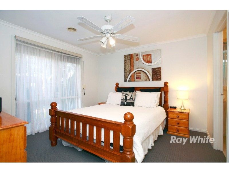 12 Bates Street, Cranbourne West VIC 3977