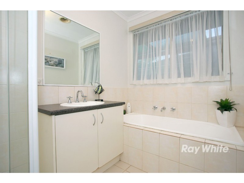 12 Bates Street, Cranbourne West VIC 3977