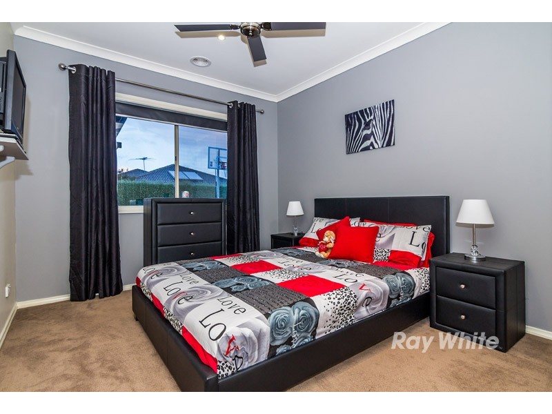 19 Rosslare Place, Cranbourne VIC 3977
