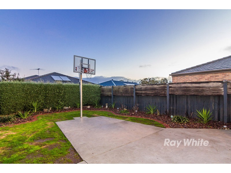 19 Rosslare Place, Cranbourne VIC 3977