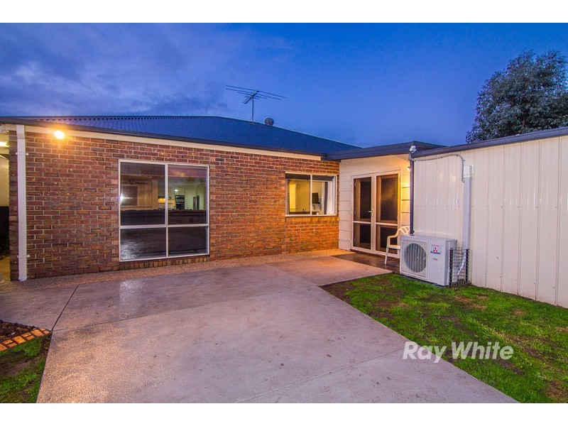 19 Rosslare Place, Cranbourne VIC 3977