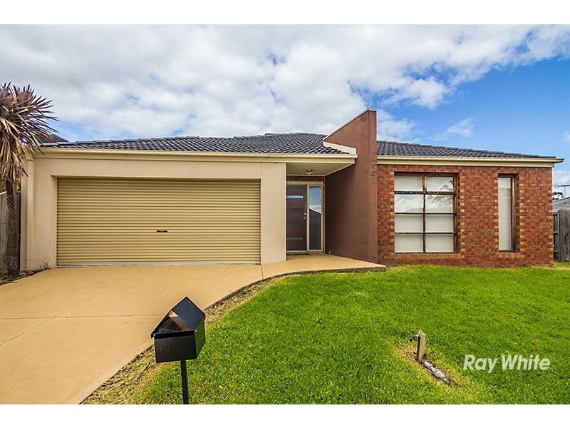11 Ogle Way, Cranbourne North VIC 3977