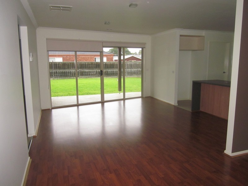 11 Ogle Way, Cranbourne North VIC 3977