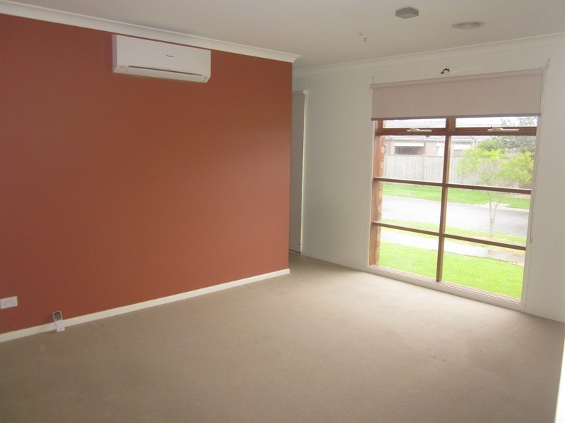 11 Ogle Way, Cranbourne North VIC 3977