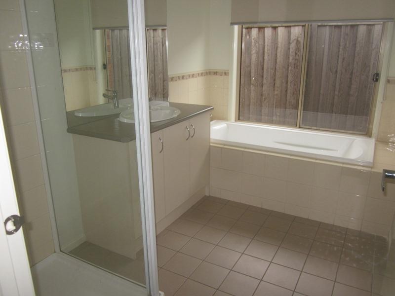 11 Ogle Way, Cranbourne North VIC 3977