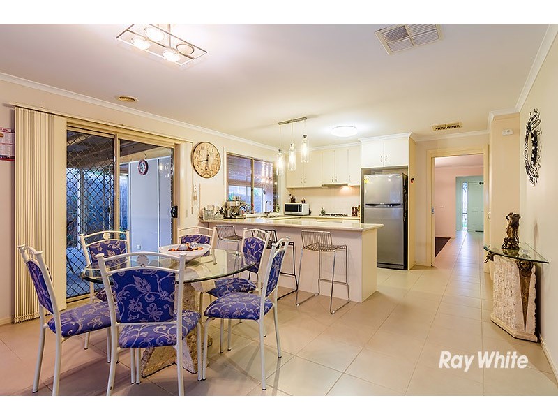 6 Lockwood Rise, Lynbrook VIC 3975