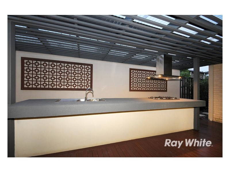 8 Holsteiner Terrace, Clyde North VIC 3978