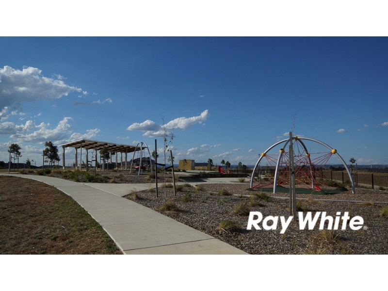 8 Holsteiner Terrace, Clyde North VIC 3978