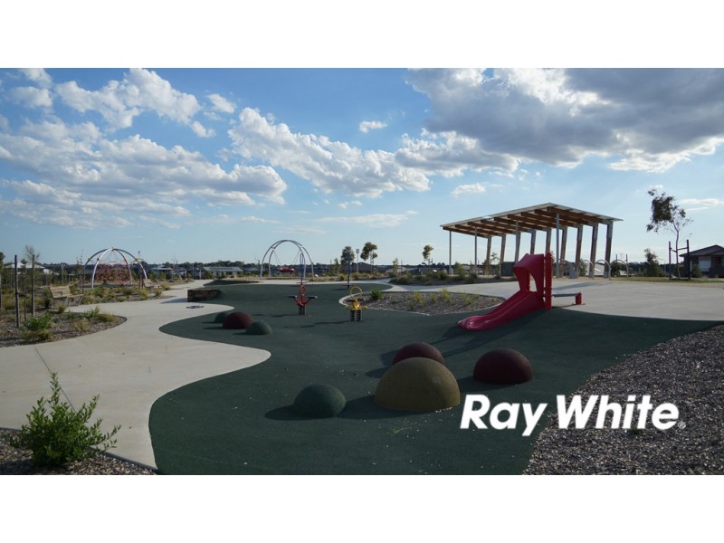 8 Holsteiner Terrace, Clyde North VIC 3978