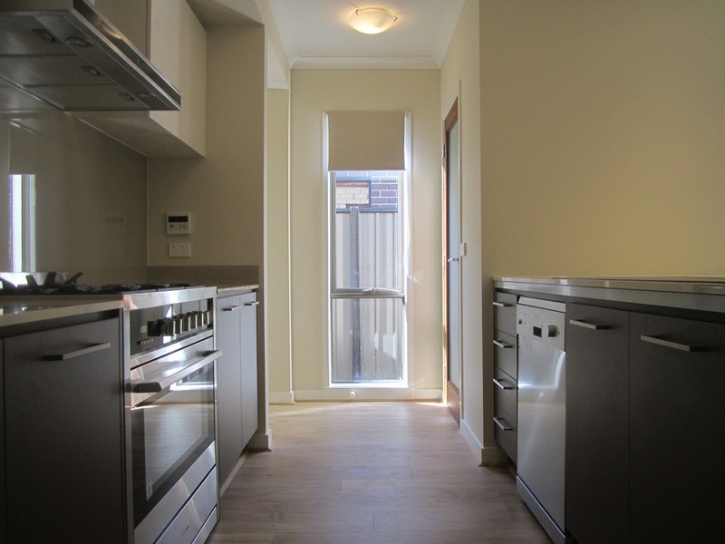 96 Heather Grove, Clyde North VIC 3978