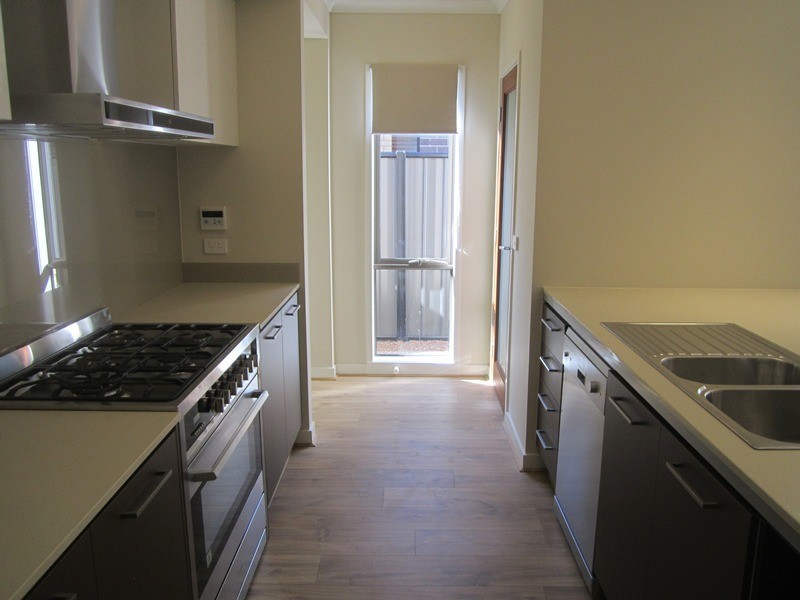 96 Heather Grove, Clyde North VIC 3978