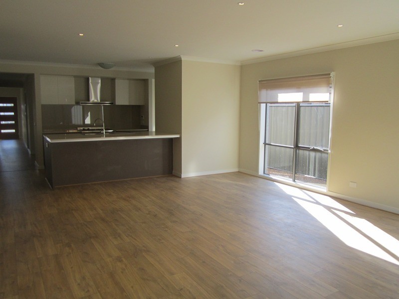 96 Heather Grove, Clyde North VIC 3978