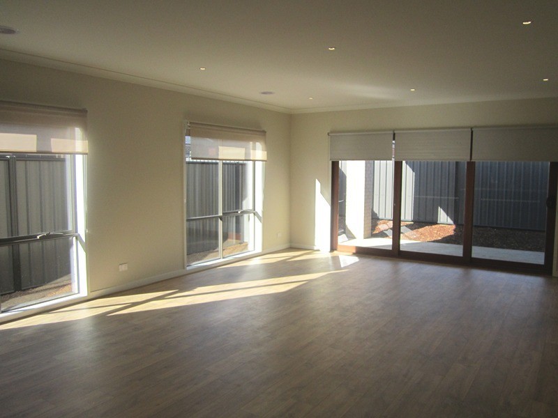 96 Heather Grove, Clyde North VIC 3978