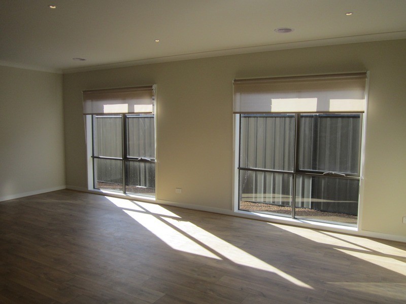 96 Heather Grove, Clyde North VIC 3978