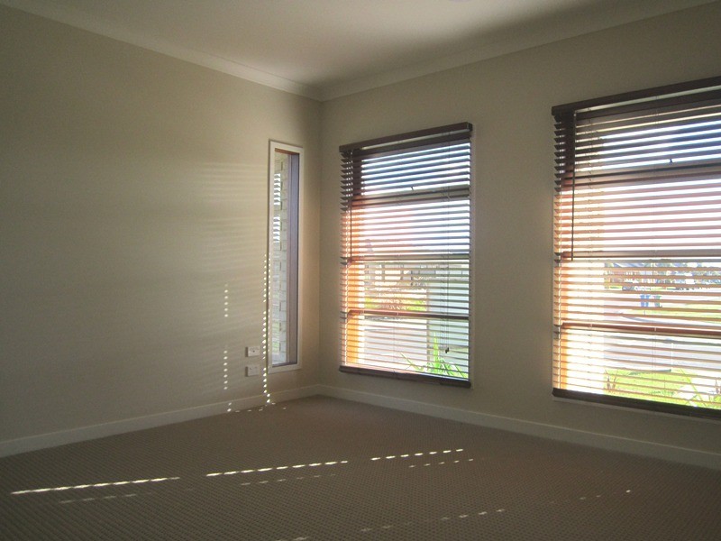 96 Heather Grove, Clyde North VIC 3978