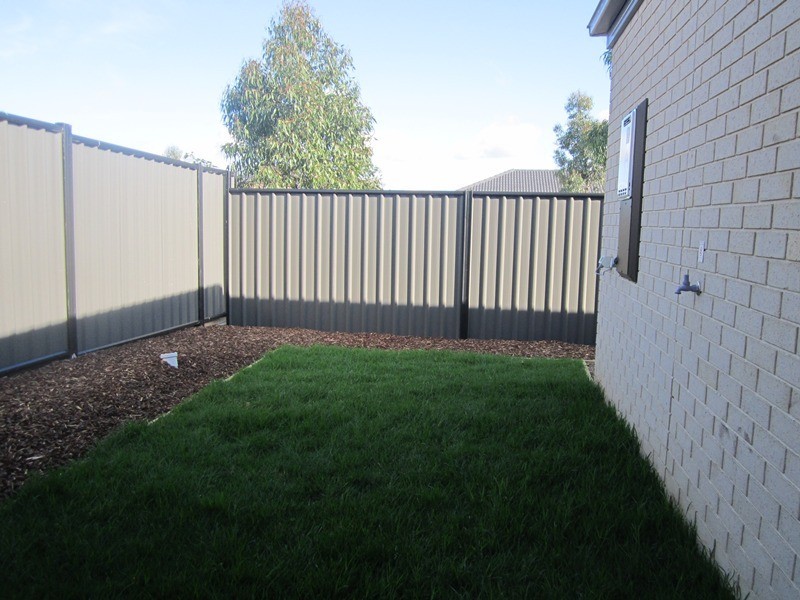 96 Heather Grove, Clyde North VIC 3978