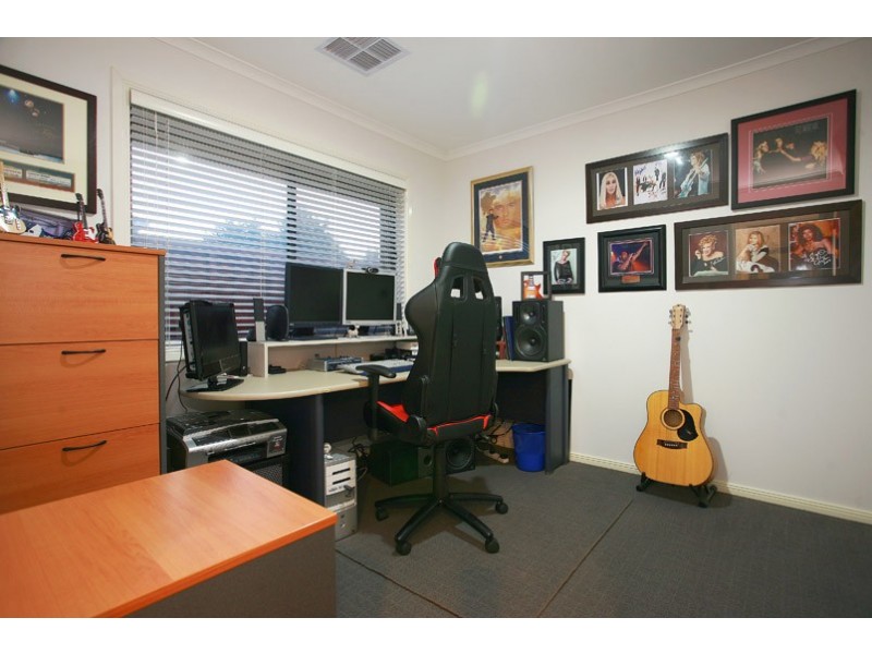 6 Red Oak Terrace, Lyndhurst VIC 3975