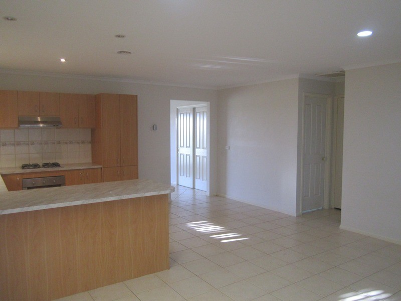 15 Staunton Walk, Cranbourne East VIC 3977