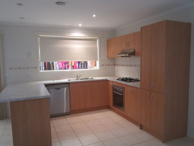 15 Staunton Walk, Cranbourne East VIC 3977