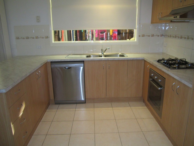 15 Staunton Walk, Cranbourne East VIC 3977