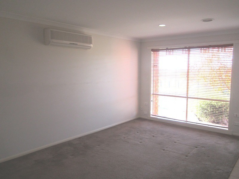 15 Staunton Walk, Cranbourne East VIC 3977