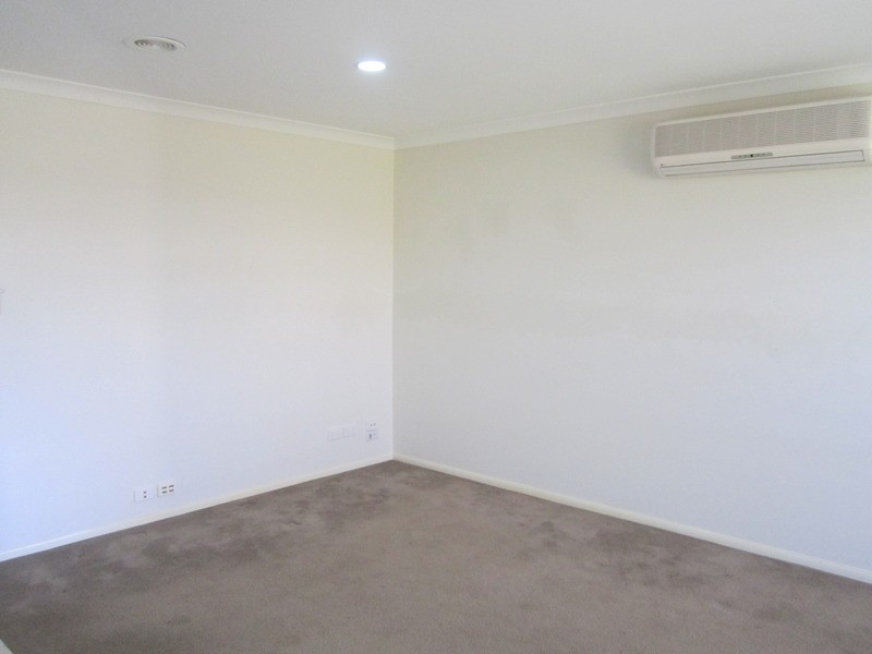 15 Staunton Walk, Cranbourne East VIC 3977