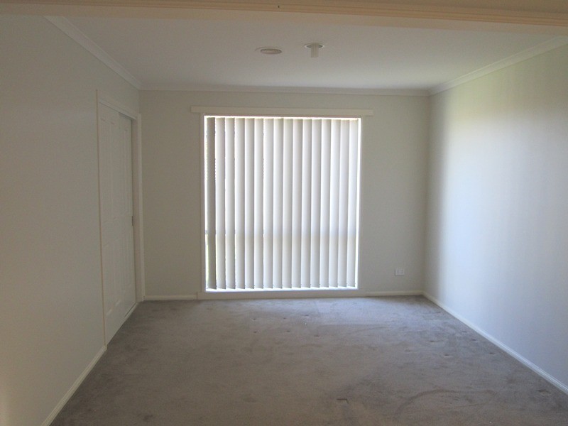 15 Staunton Walk, Cranbourne East VIC 3977