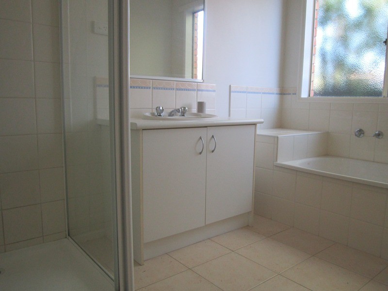 15 Staunton Walk, Cranbourne East VIC 3977