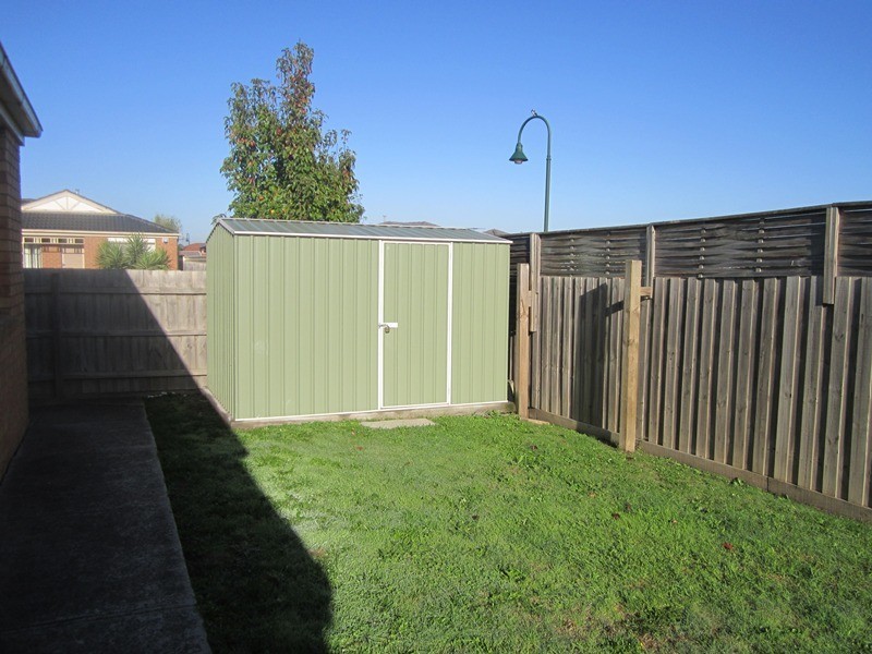 15 Staunton Walk, Cranbourne East VIC 3977