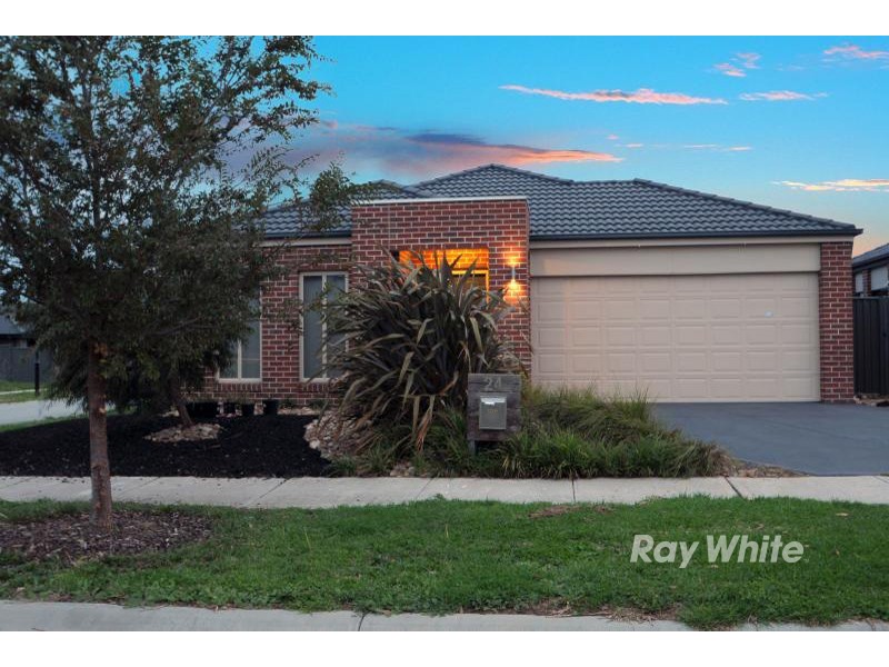 24 Kindred Avenue, Cranbourne North VIC 3977