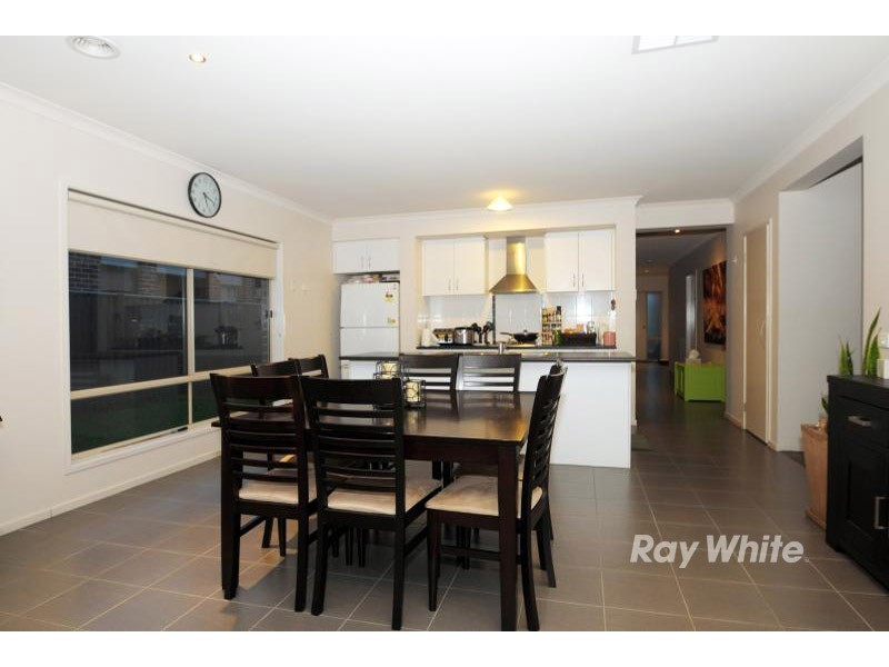 24 Kindred Avenue, Cranbourne North VIC 3977