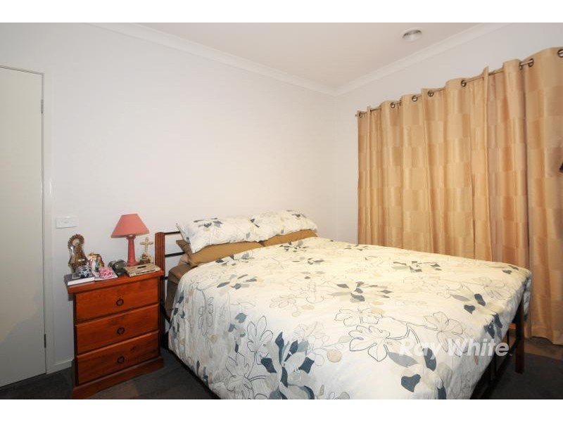 24 Kindred Avenue, Cranbourne North VIC 3977