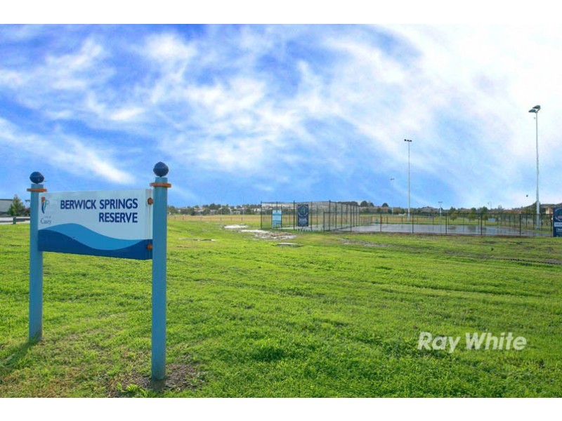 24 Kindred Avenue, Cranbourne North VIC 3977