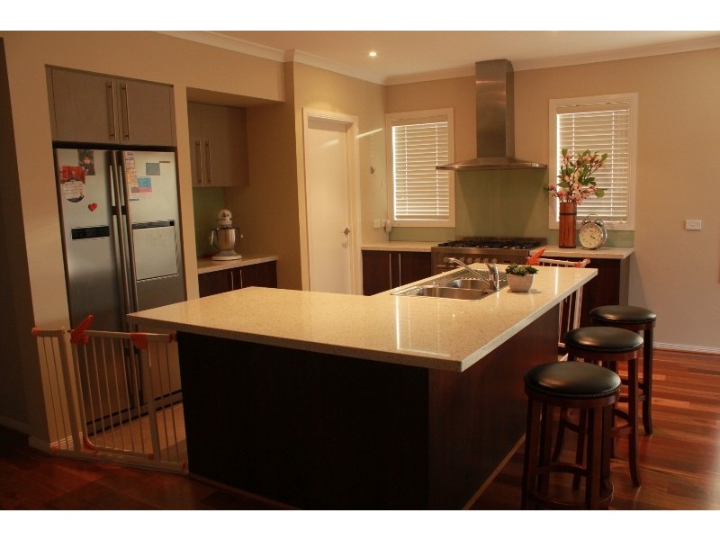 4 Westwood Road, Cranbourne East VIC 3977