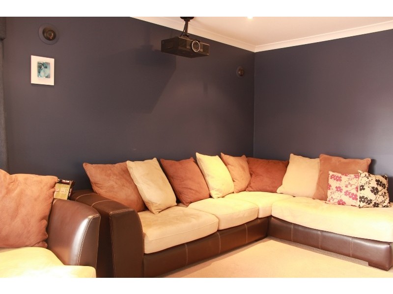 4 Westwood Road, Cranbourne East VIC 3977