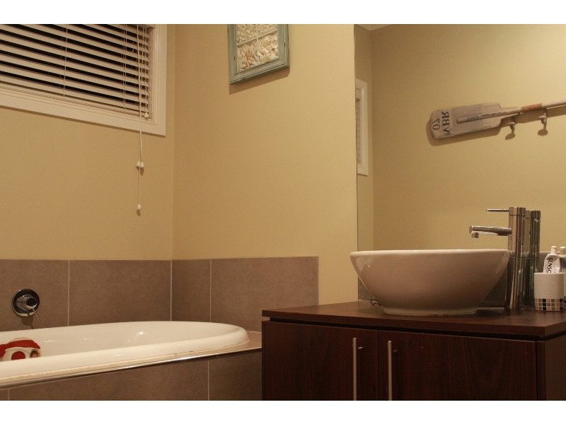 4 Westwood Road, Cranbourne East VIC 3977