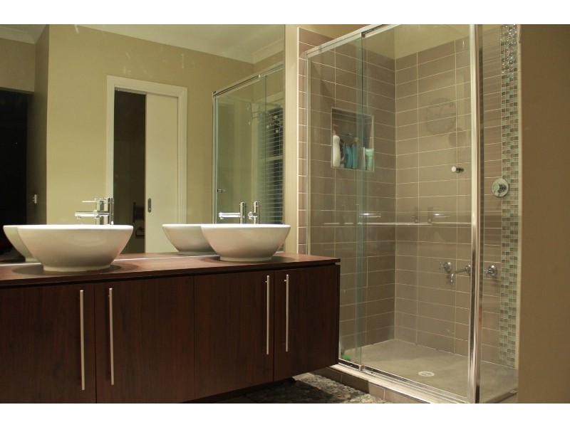 4 Westwood Road, Cranbourne East VIC 3977