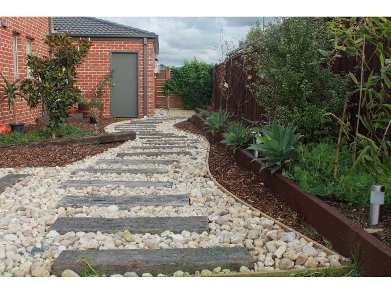 4 Westwood Road, Cranbourne East VIC 3977