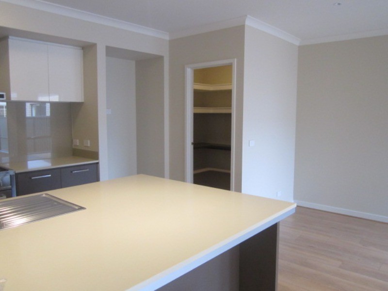 2 Jonesys Lane, Clyde North VIC 3978