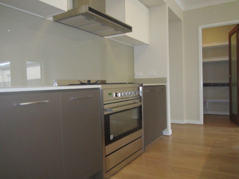 2 Jonesys Lane, Clyde North VIC 3978