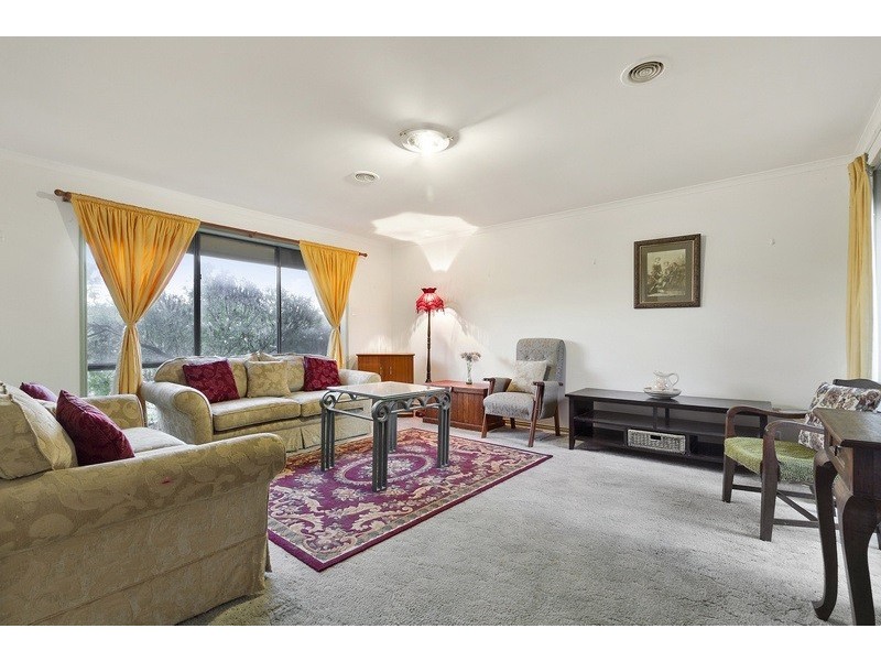 10 Shaftsbury Avenue, Berwick VIC 3806