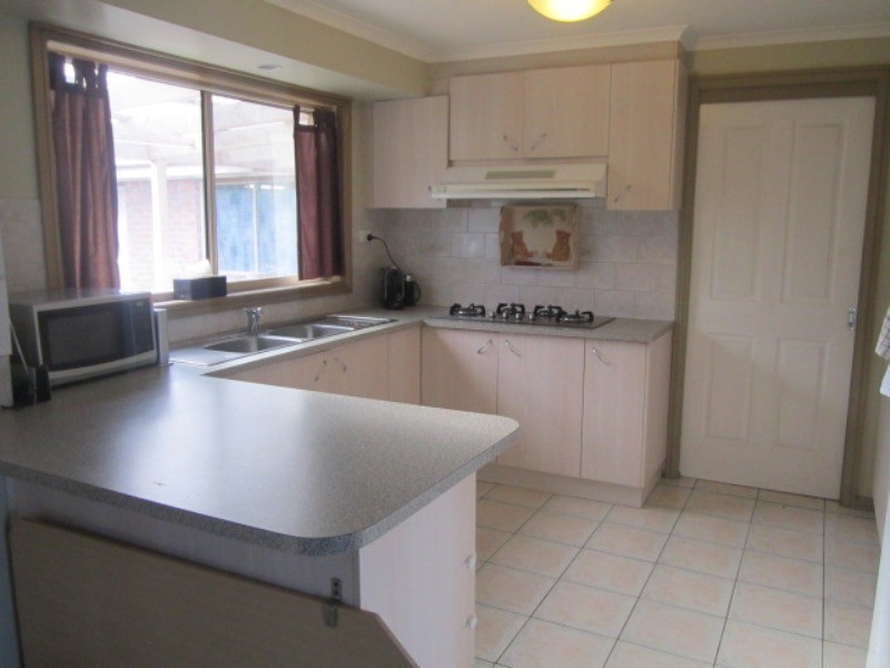 1 Flora Court, Cranbourne North VIC 3977