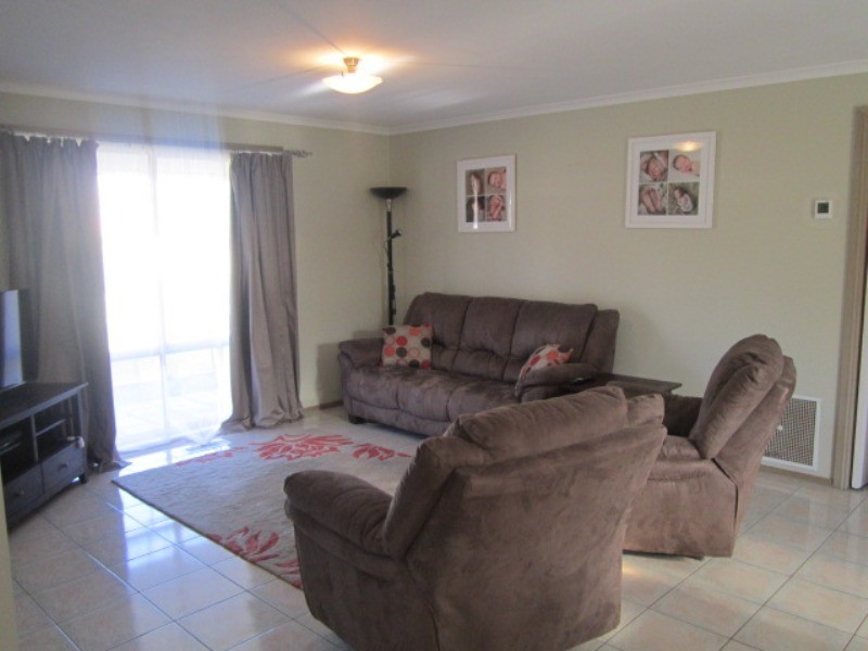 1 Flora Court, Cranbourne North VIC 3977