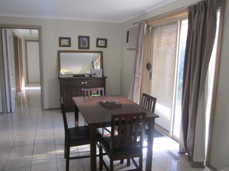 1 Flora Court, Cranbourne North VIC 3977