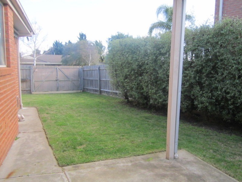 1 Flora Court, Cranbourne North VIC 3977