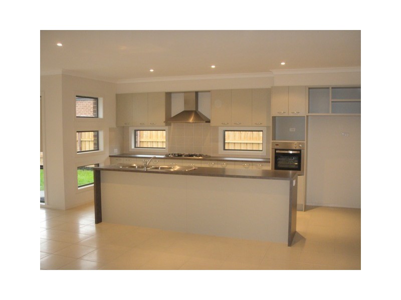 11 Stanhope Avenue, Berwick VIC 3806