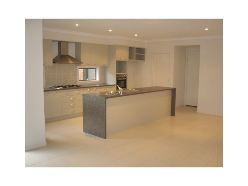 11 Stanhope Avenue, Berwick VIC 3806