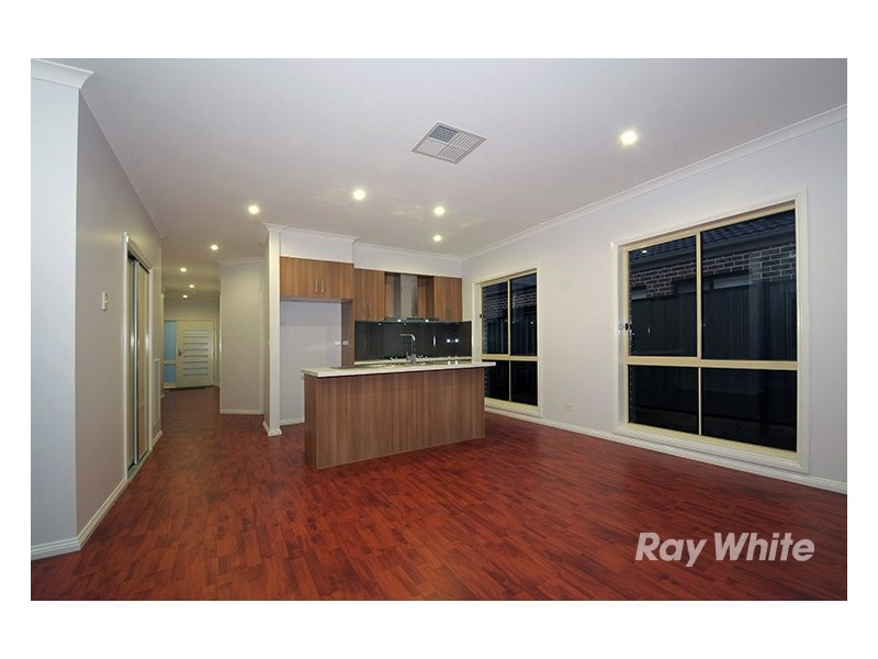 18 Appaloosa Grove, Clyde North VIC 3978