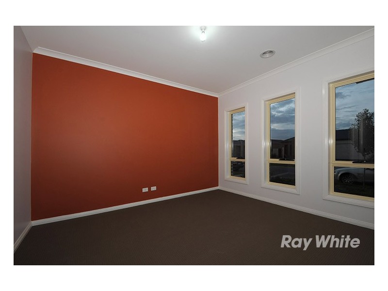 18 Appaloosa Grove, Clyde North VIC 3978